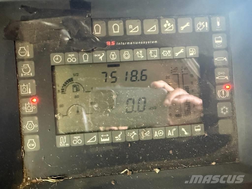 CLAAS Jaguar 900 Derliaus nuėmimo kombainai
