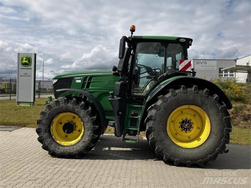 John Deere 6250R Traktoriai