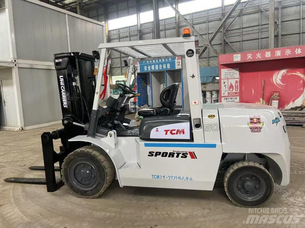 TCM FD50 Dyzeliniai krautuvai