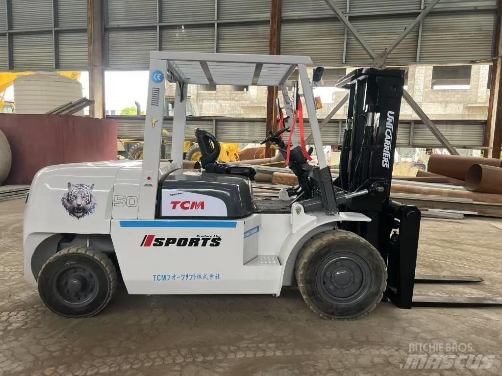 TCM FD50 Dyzeliniai krautuvai