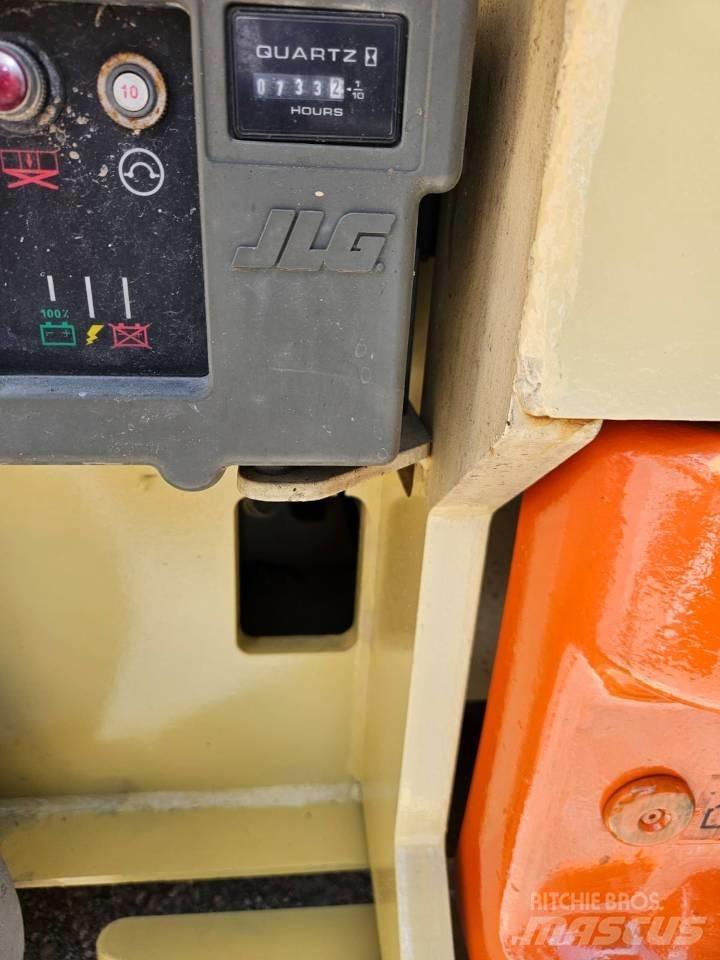 JLG 2630 ES Žirkliniai keltuvai