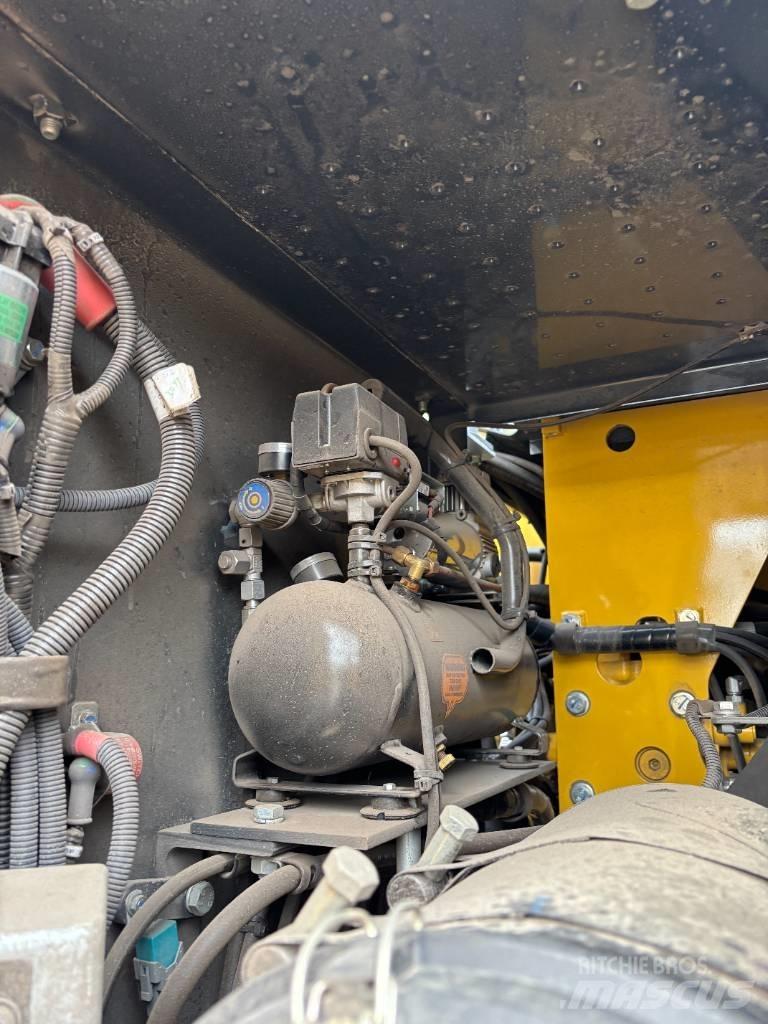 Komatsu PW180-11 Ratiniai ekskavatoriai