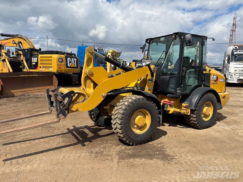 CAT 906 M Naudoti ratiniai krautuvai