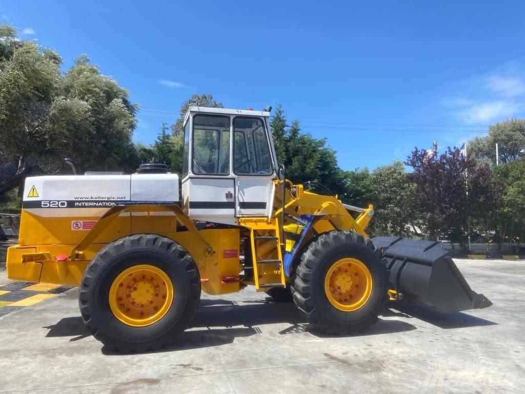 International 520A Naudoti ratiniai krautuvai