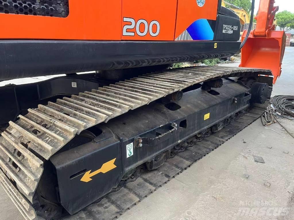 Hitachi ZX 200 Vikšriniai ekskavatoriai