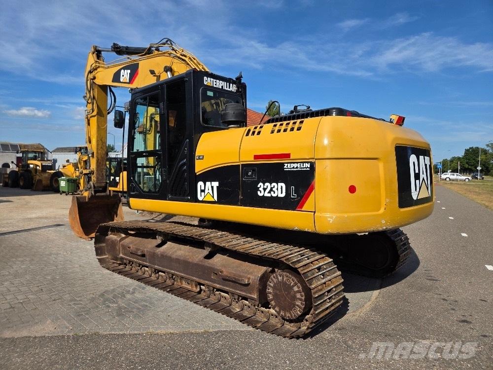 CAT 323DL Vikšriniai ekskavatoriai