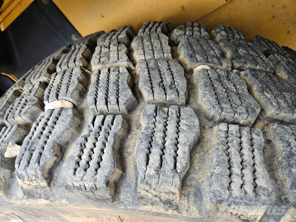 CAT 930 K Naudoti ratiniai krautuvai