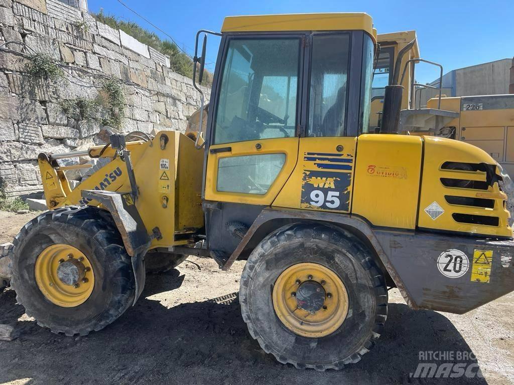Komatsu WA95-3 Naudoti ratiniai krautuvai