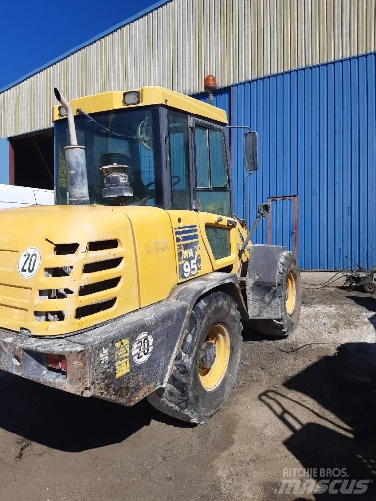 Komatsu WA95-3 Naudoti ratiniai krautuvai
