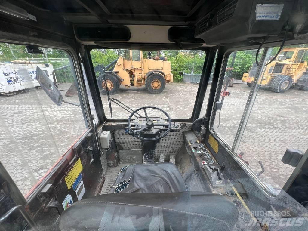 Bollnäs BT25T Naudoti terminalų vilkikai