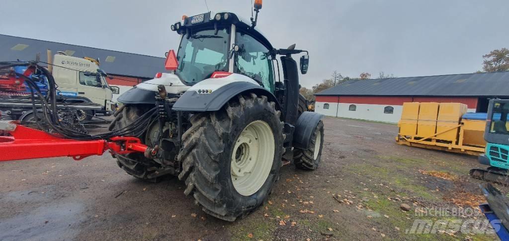Valtra T 234 Versu Traktoriai