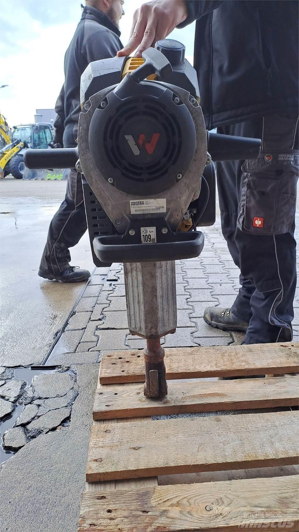 Wacker Neuson BH55 Plūktuvai