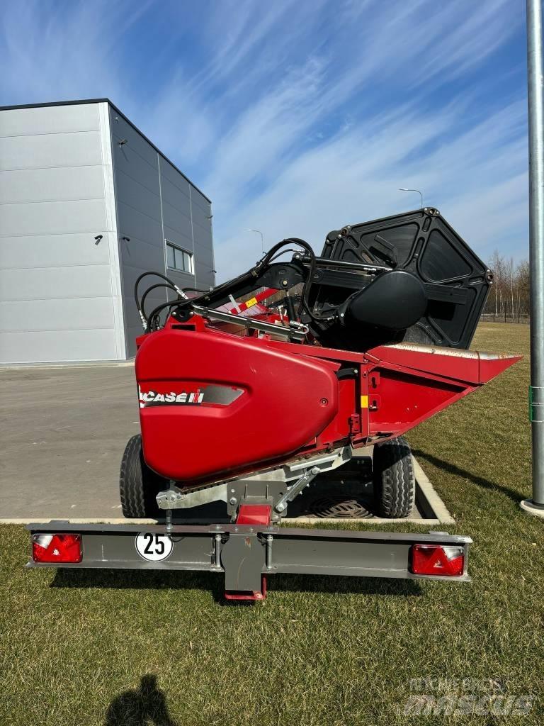 Case IH 8250 Derliaus nuėmimo kombainai