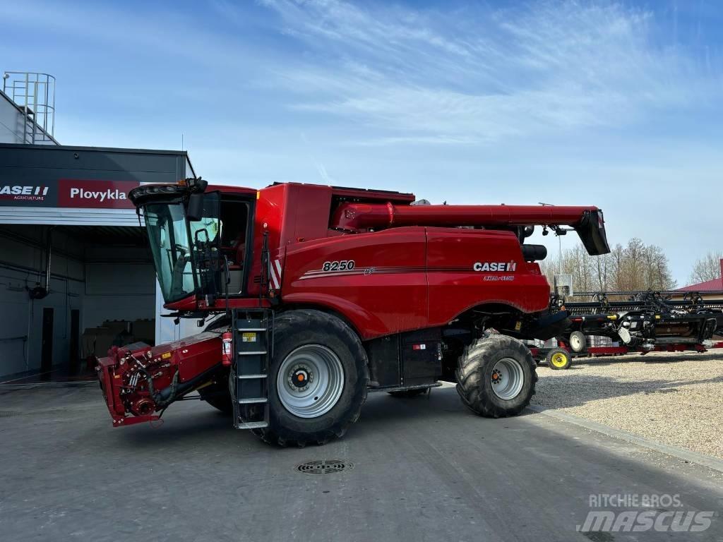 Case IH 8250 Derliaus nuėmimo kombainai