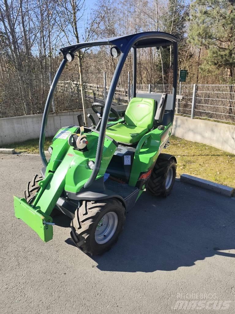 Avant 220 Daugiafunkciniai pakrovėjai