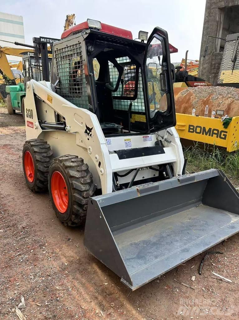 Bobcat S 130 Krautuvai su šoniniu pasukimu