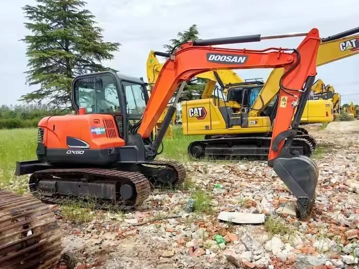 Doosan DX 60 Vikšriniai ekskavatoriai
