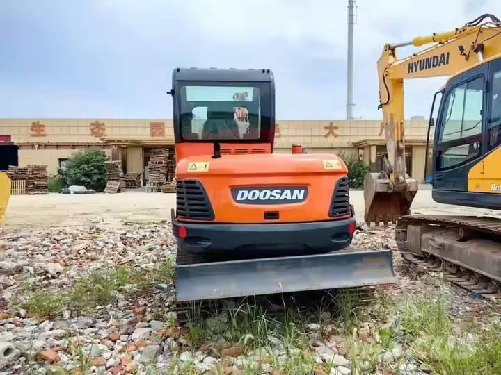 Doosan DX 60 Vikšriniai ekskavatoriai