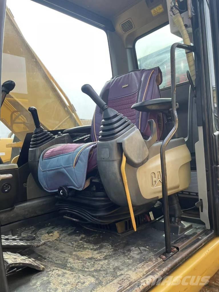 CAT 320d Vikšriniai ekskavatoriai