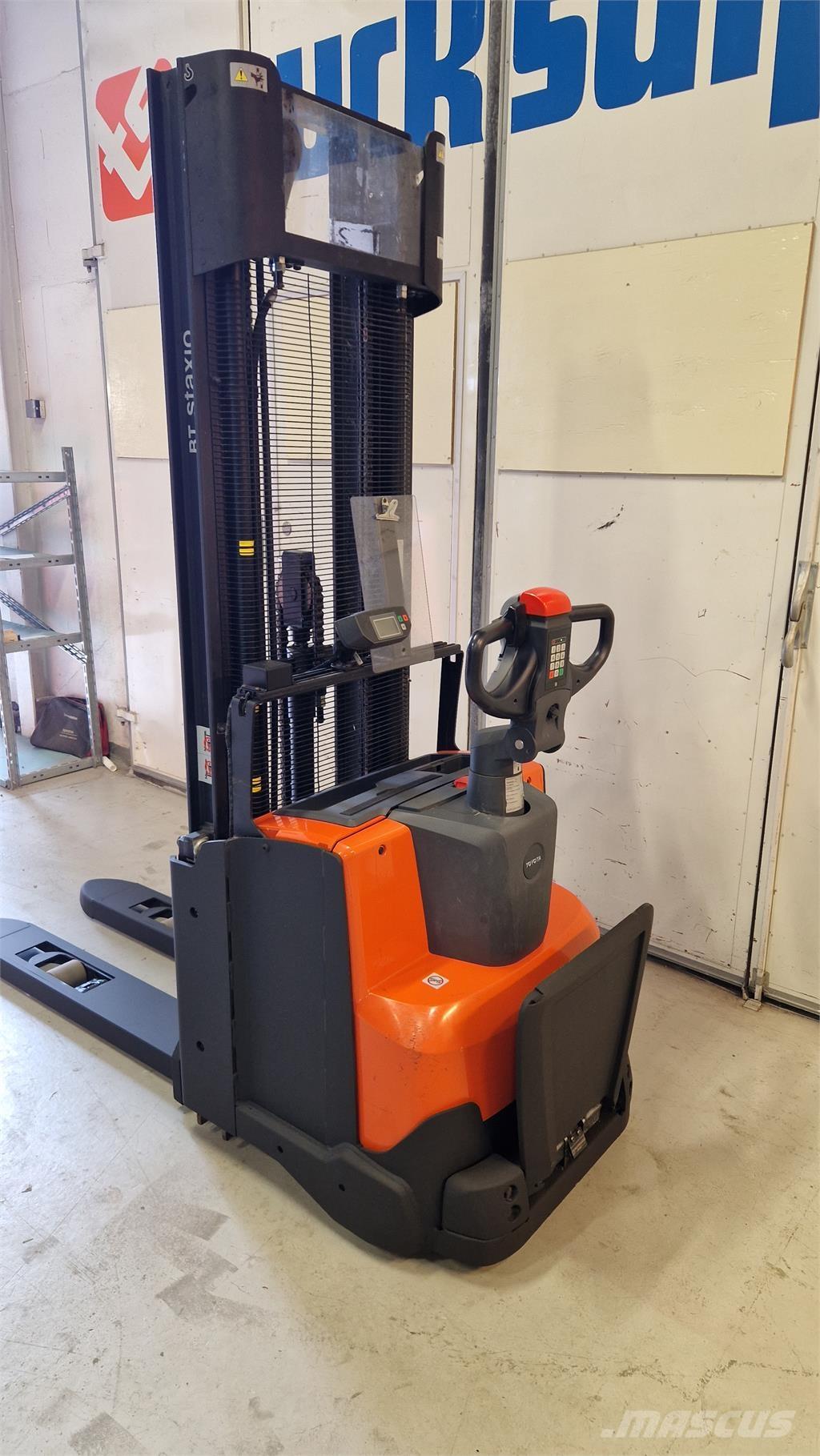 Toyota SWE140L Savaeigiai rietuvai