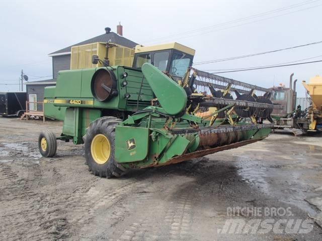 John Deere 4420 Derliaus nuėmimo kombainai