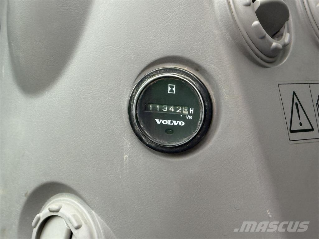 Volvo ECR145DL Vikšriniai ekskavatoriai