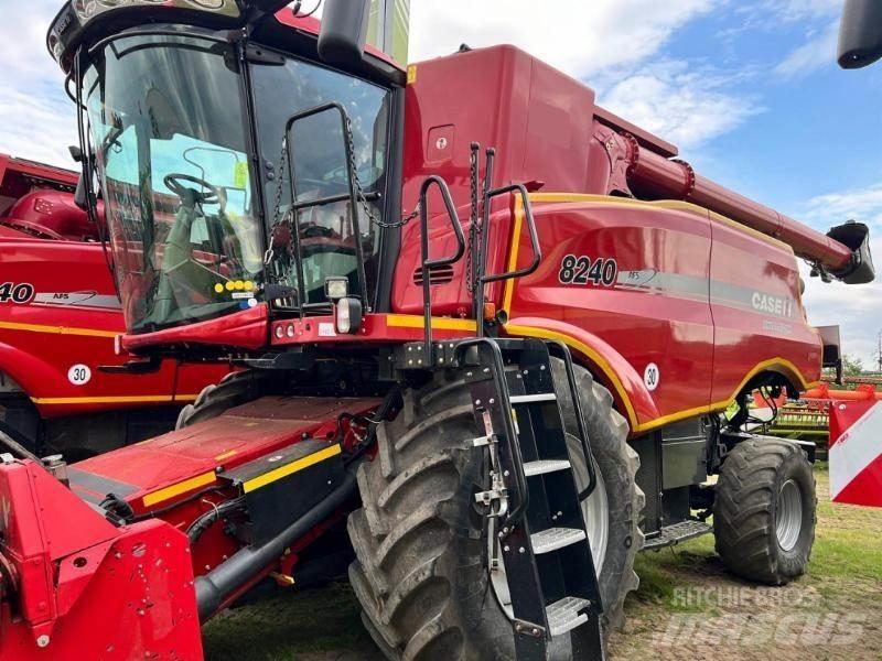Case IH 8240 Derliaus nuėmimo kombainai