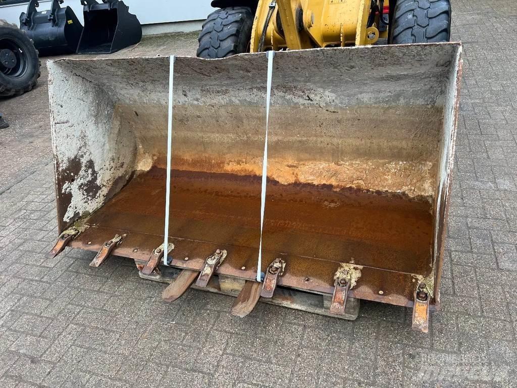 CAT 908M Naudoti ratiniai krautuvai
