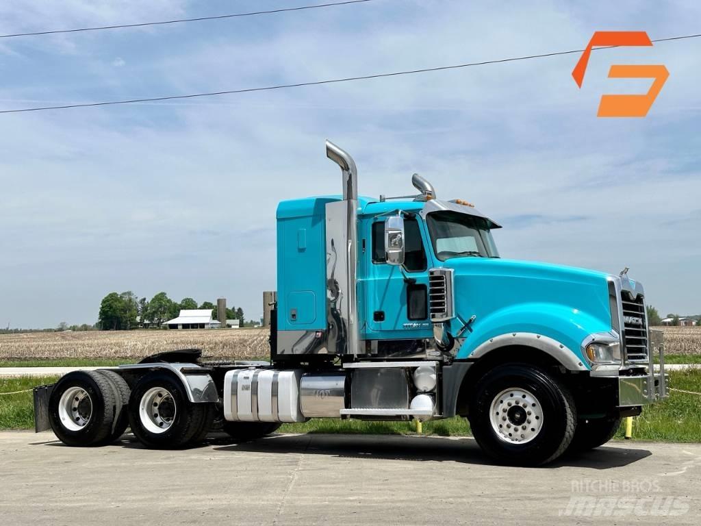 Mack Titan TD 713 Kita