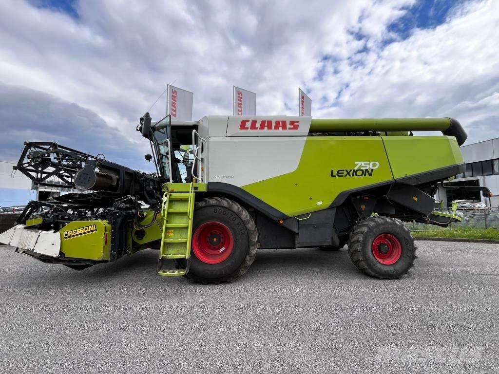 CLAAS Lexion 750 Derliaus nuėmimo kombainai