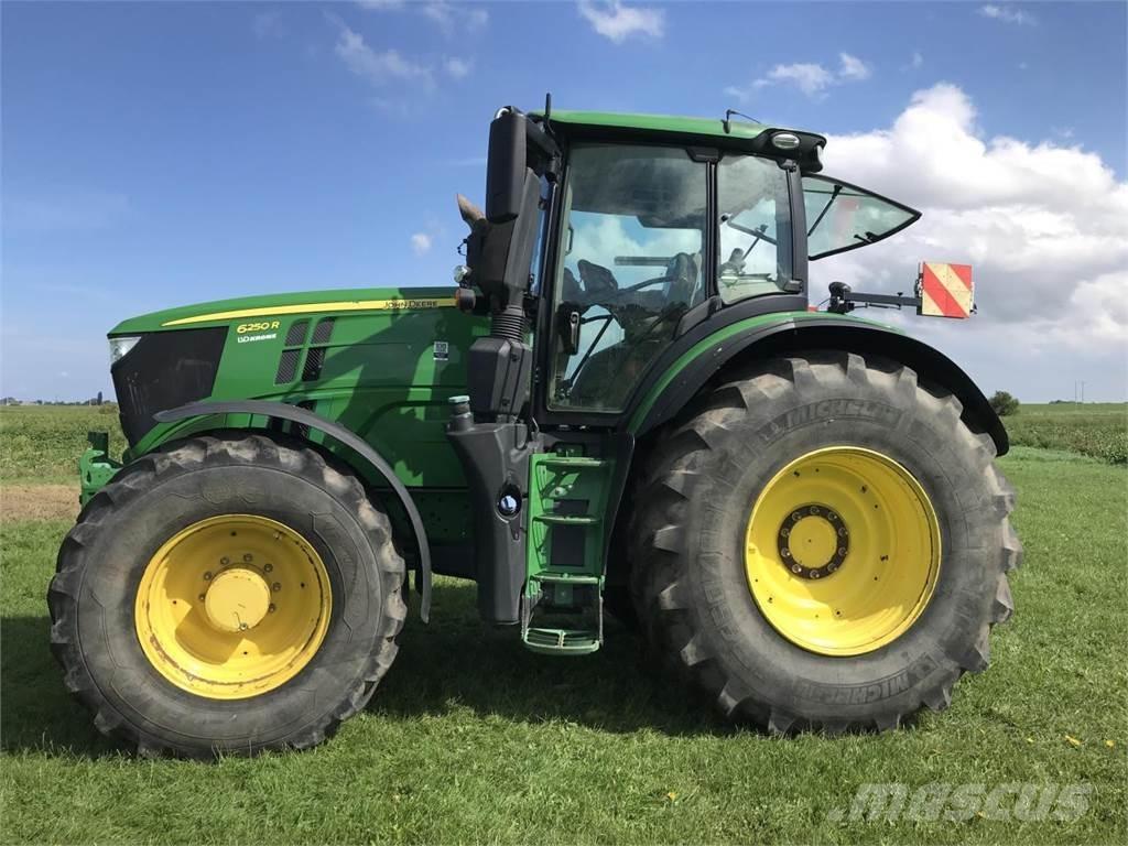 John Deere 6250R Traktoriai