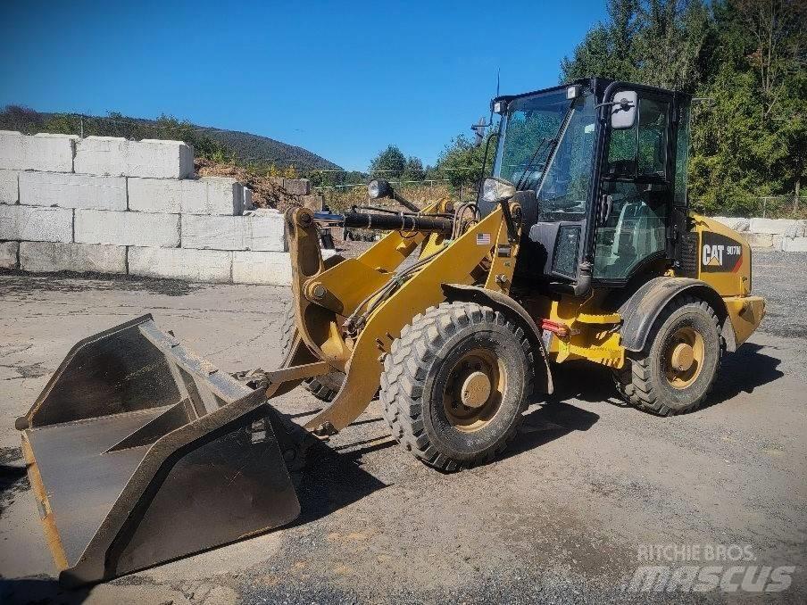 CAT 907 M Naudoti ratiniai krautuvai