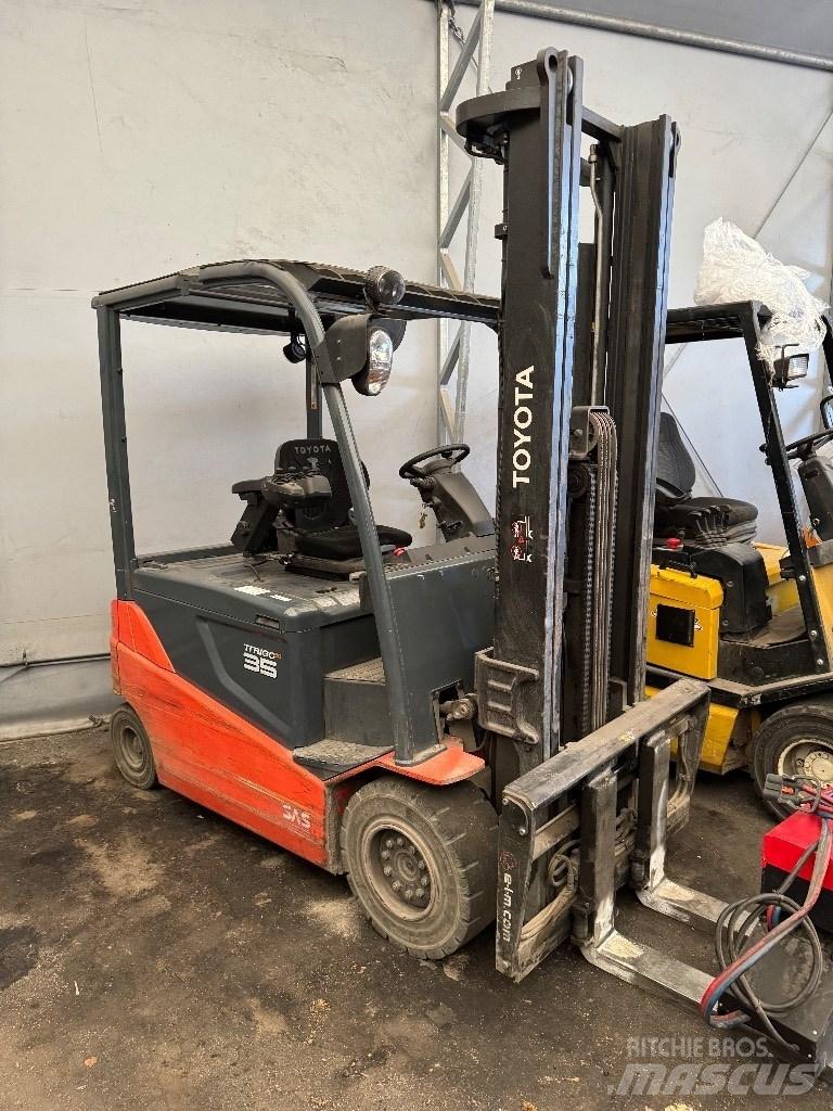 Toyota 8FBMT35 Elektriniai šakiniai krautuvai