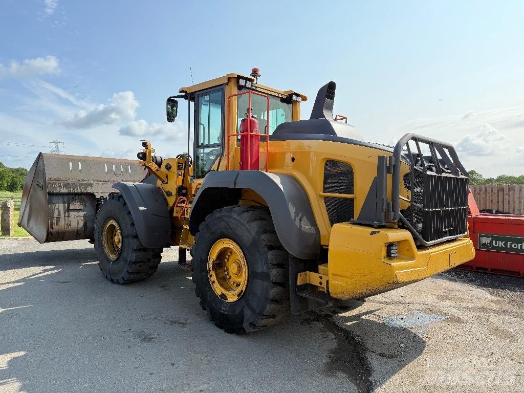 Volvo L 120 H Naudoti ratiniai krautuvai