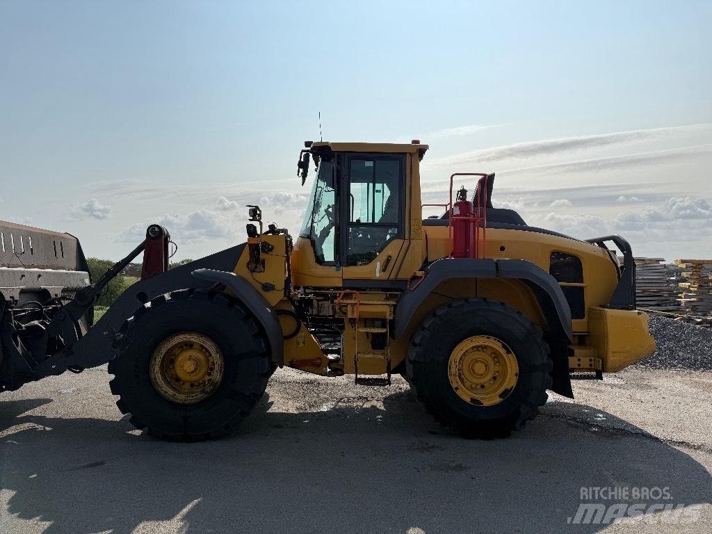Volvo L 120 H Naudoti ratiniai krautuvai
