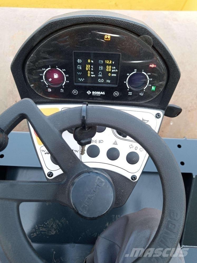 Bomag BW 218 D-5 SL Vieno būgno volai