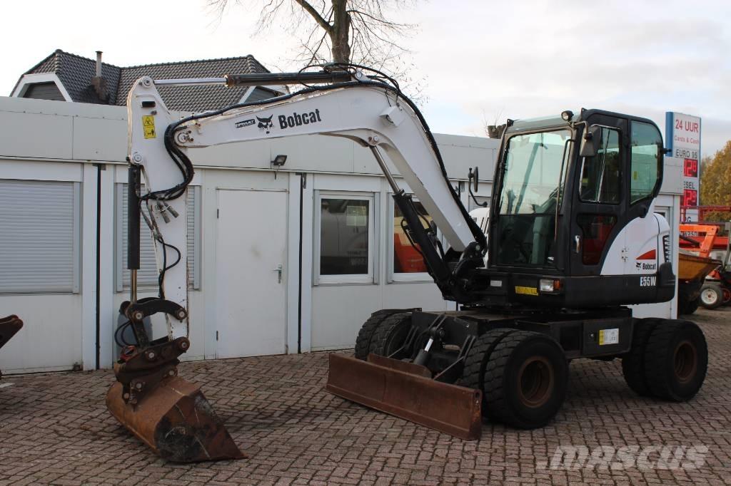 Bobcat E 55 W Ratiniai ekskavatoriai