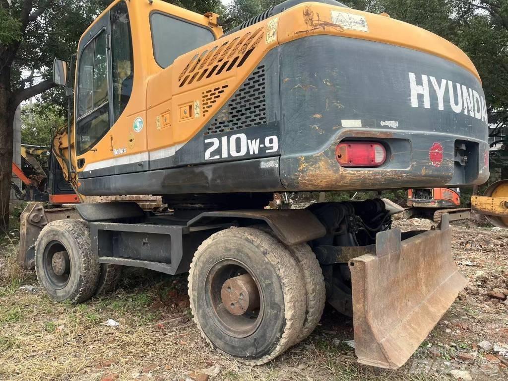Hyundai R210W-9 Ratiniai ekskavatoriai