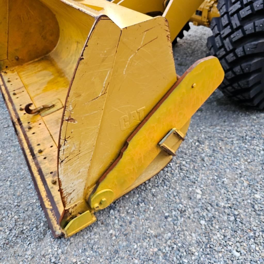 CAT 910M Naudoti ratiniai krautuvai