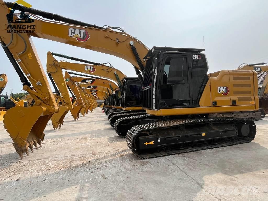 CAT 323 Vikšriniai ekskavatoriai