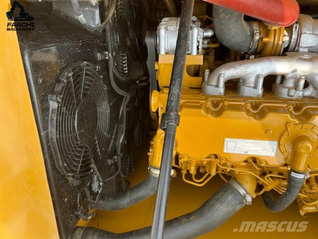 CAT 323 Vikšriniai ekskavatoriai