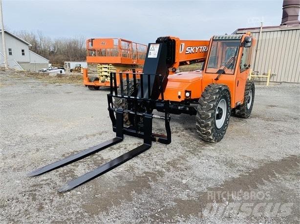 SkyTrak 8042 Teleskopiniai krautuvai