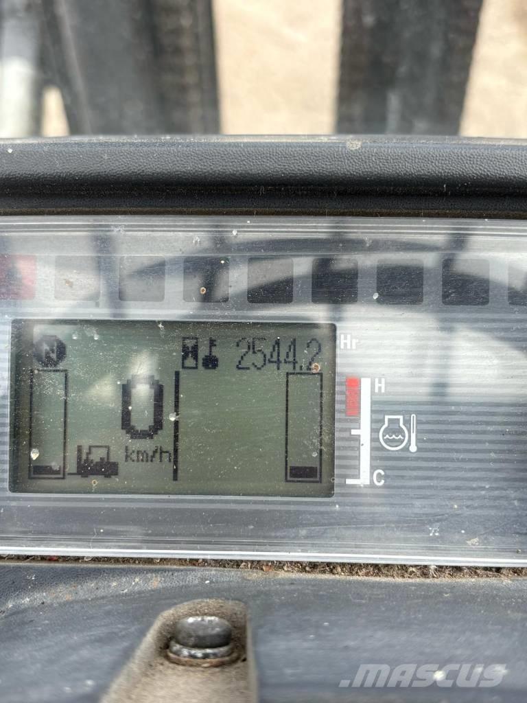 CAT DP 25 NT Dyzeliniai krautuvai