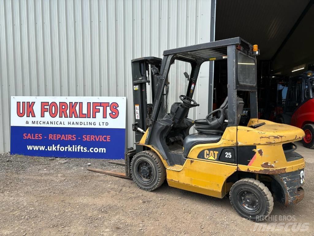 CAT DP 25 NT Dyzeliniai krautuvai