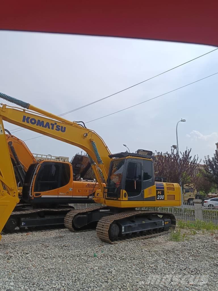 Komatsu PC 200 Vikšriniai ekskavatoriai