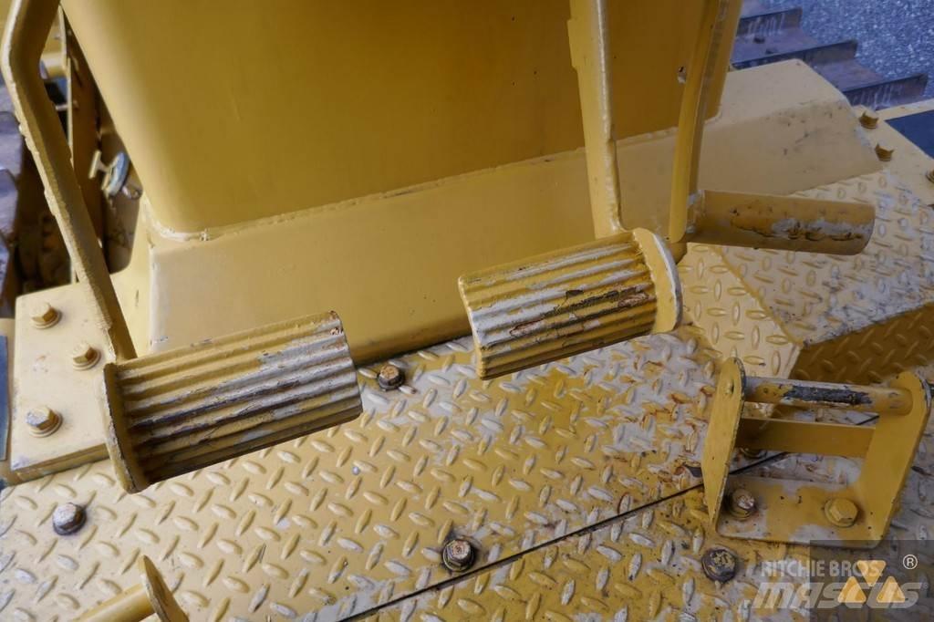 CAT D7G Ex-army Vikšriniai buldozeriai