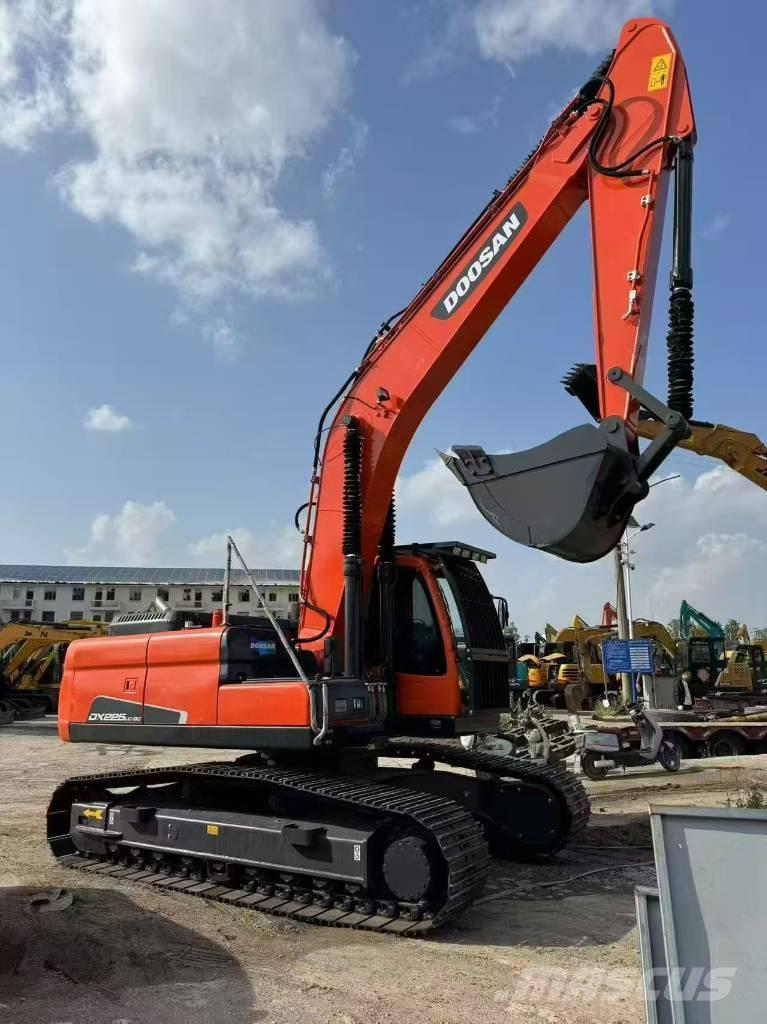Doosan 225 LCA Vikšriniai ekskavatoriai