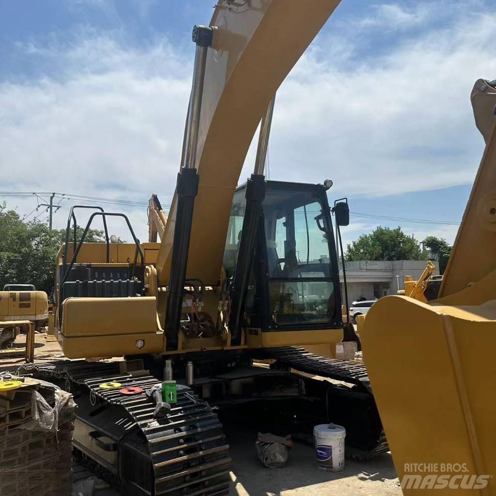 CAT 330 Vikšriniai ekskavatoriai