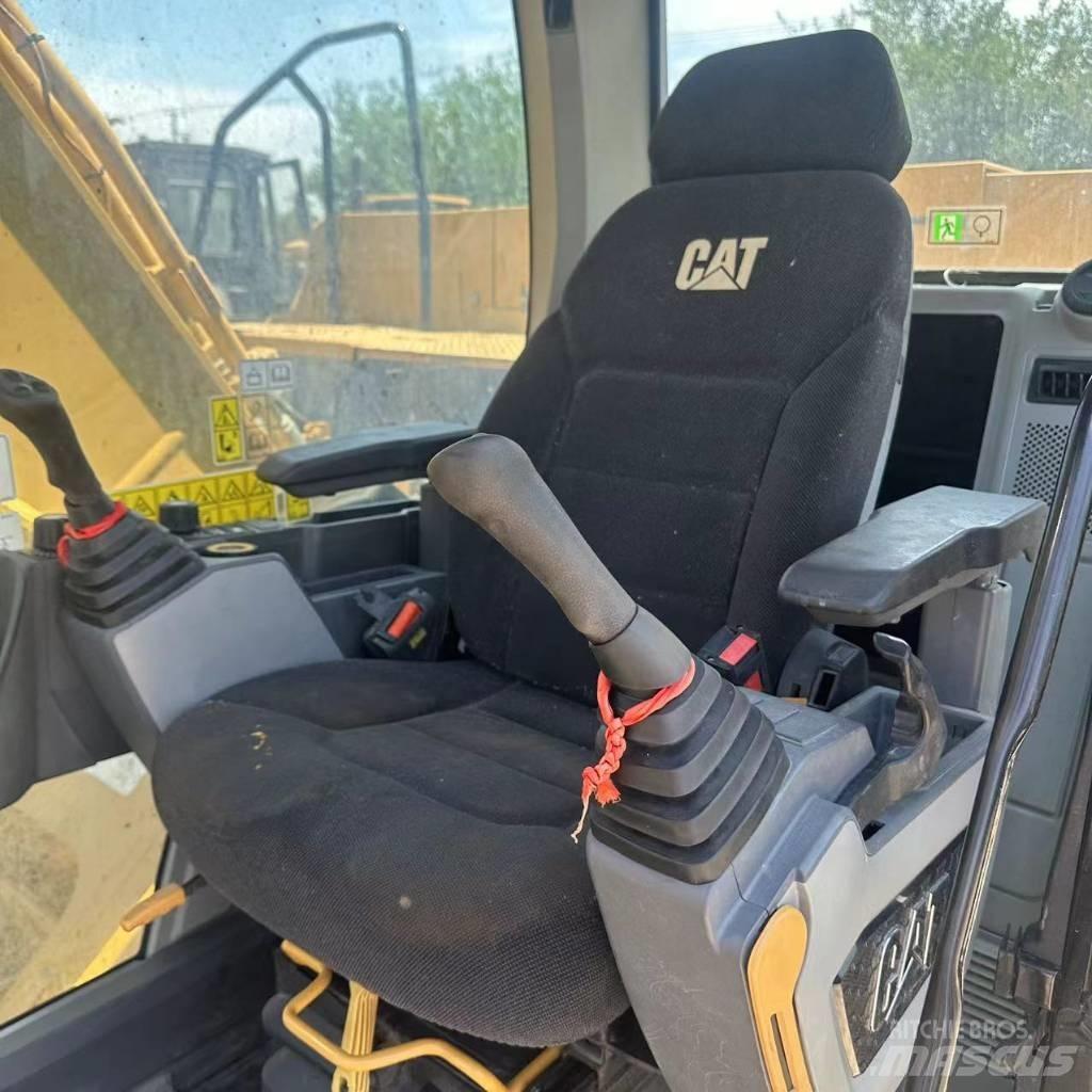 CAT 330 Vikšriniai ekskavatoriai