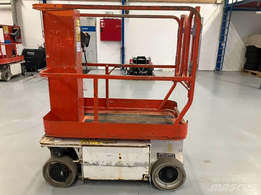 JLG 1230 ES Vertikalūs stiebiniai keltuvai